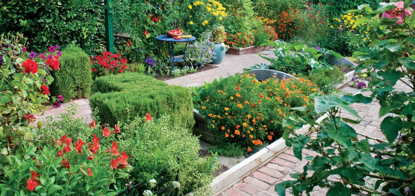 Creating a Beautiful and Bountiful Garden: Combining Flowers and Vegetables