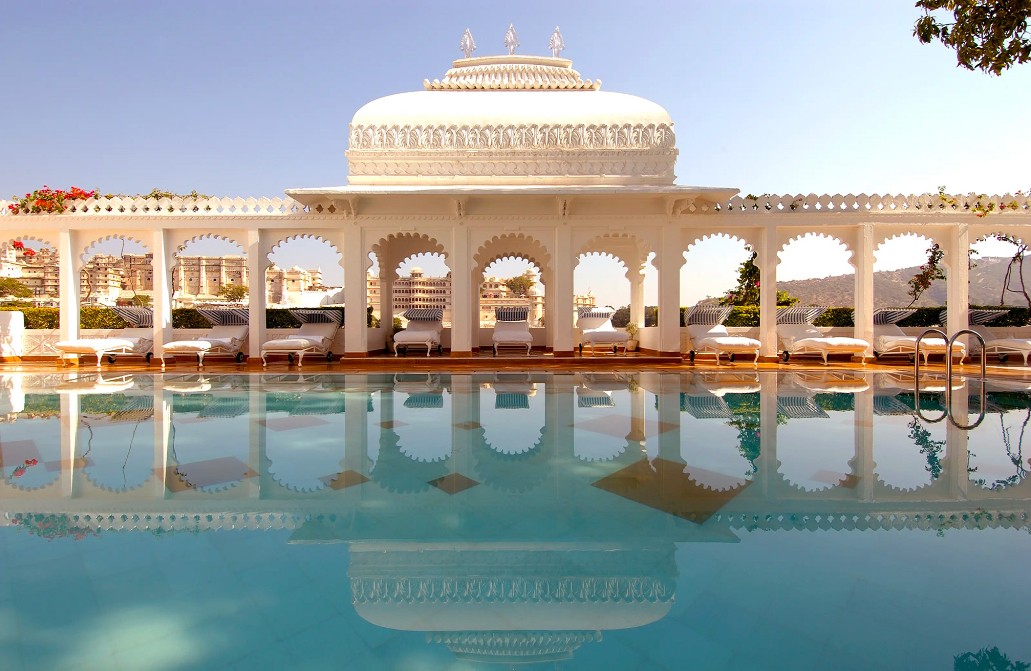 Taj Lake Palace: An Unforgettable Escape into Opulence and Tranquility